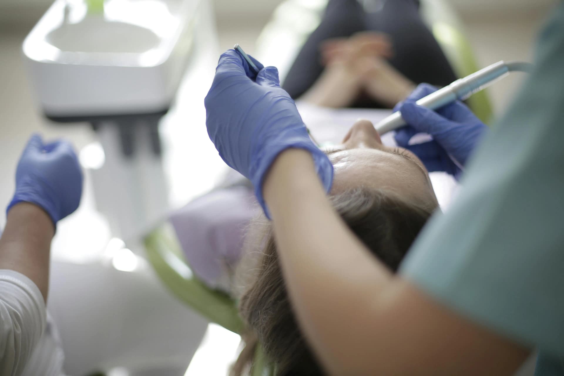 Chirurgien-dentiste au travail, Cabinet Dentaire Marracq Bayonne