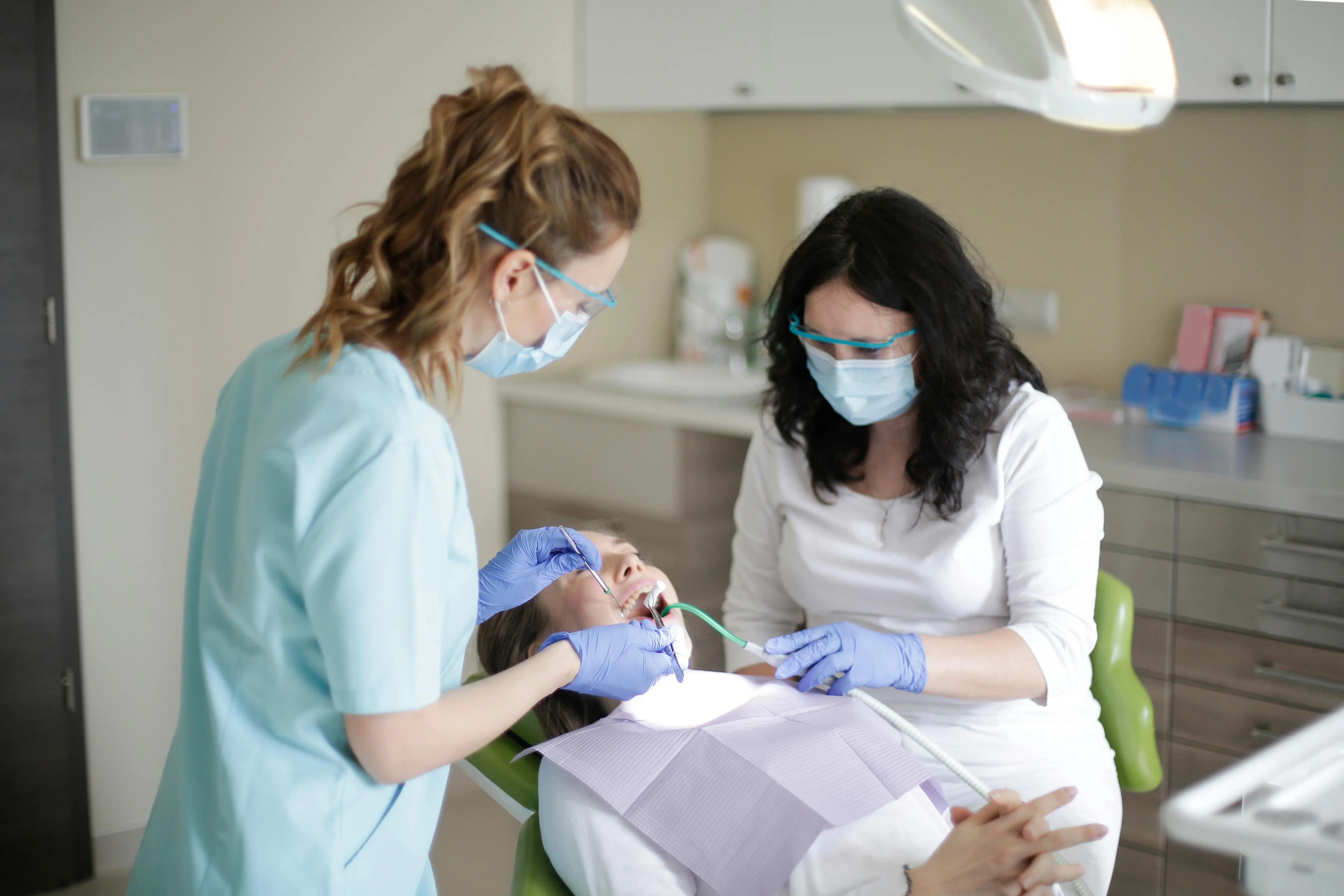 Praticienne du Cabinet Dentaire Marracq — Dentiste pour les patients de Anglet